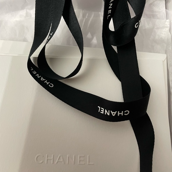 Chanel Classic White Box with ribbon and thank you card - Picture 8 of 10